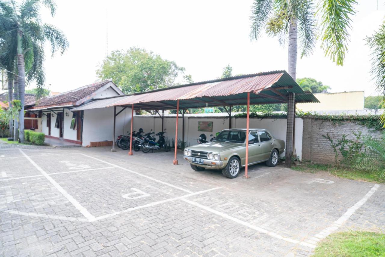 מלון Reddoorz @ Panglima Sudirman מדיון מראה חיצוני תמונה
